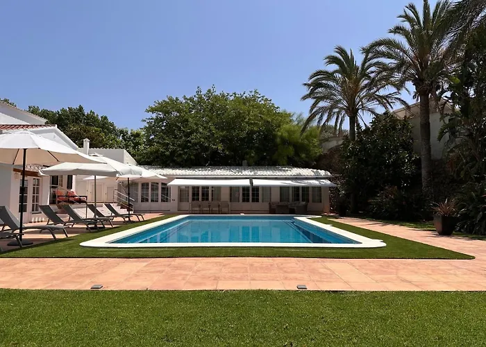 בית כפרי Pandora מאהון